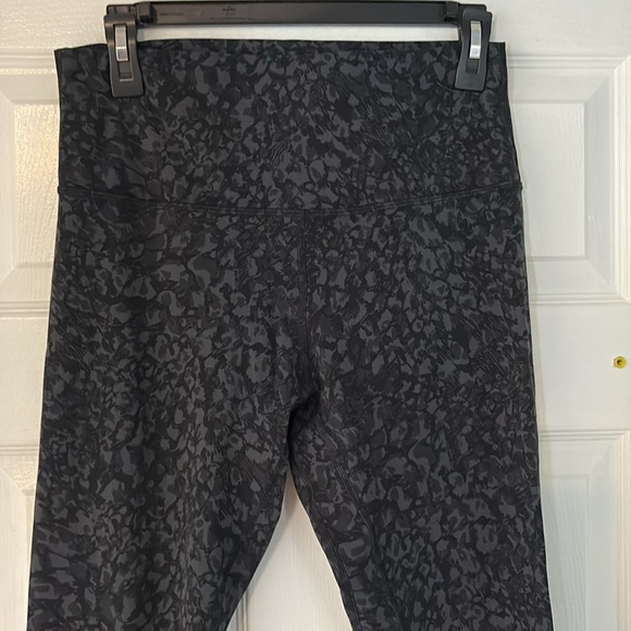 Lululemon Grey/Black Groove Pants size 10 - Picture 2 of 5